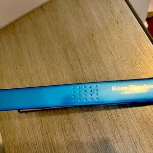 Babyliss Pro Nano Titanium flat Iron 1.25”